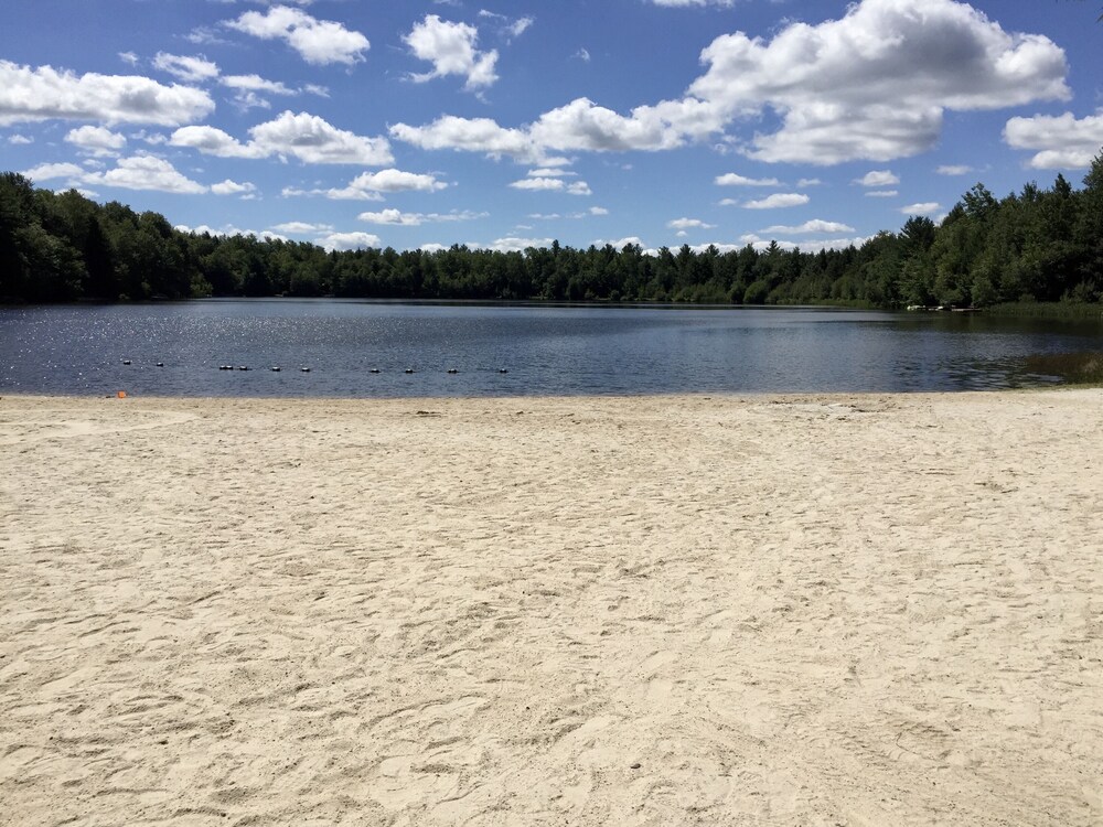 Private/Peaceful Lake Naomi Cottage On Deer Trail Lake in Pocono Pines