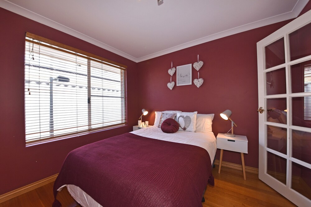Redcliff Home Close to City & Airport Deals & Reviews (Perth, AUS) Wotif
