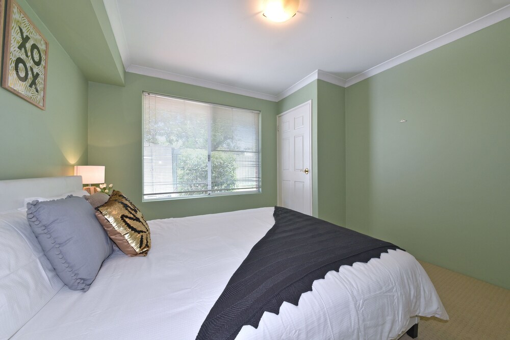Redcliff Home Close to City & Airport Deals & Reviews (Perth, AUS) Wotif