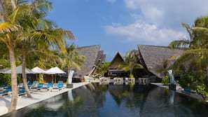 Outdoor pool, free cabanas, pool umbrellas