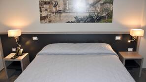 Biancheria da letto di alta qualità, una scrivania, Wi-Fi gratuito