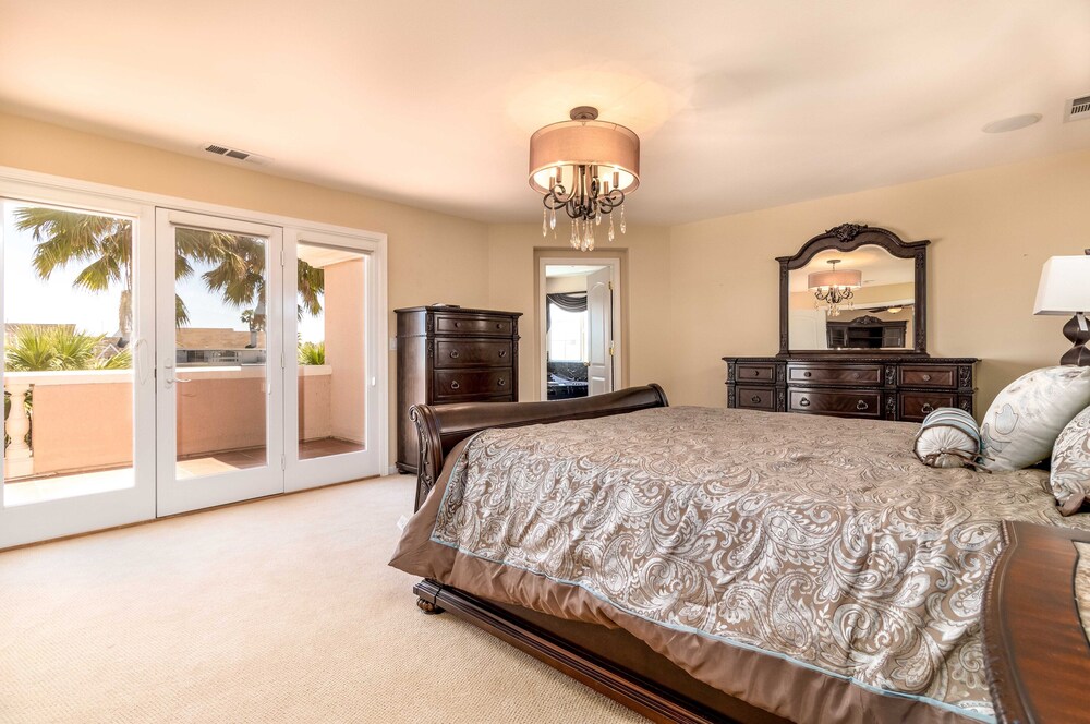 Luxury 4 Bedroom 3 5 Bath Home With Pool And Spa On The