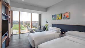 Luxe beddengoed, donzen dekbedden, een minibar, een kluis op de kamer