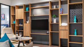 Luxe beddengoed, donzen dekbedden, een minibar, een kluis op de kamer