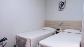 Cofres nos quartos, cortinas blackout, Wi-Fi de cortesia, roupa de cama