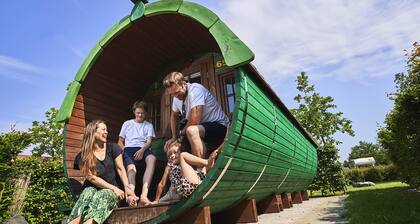 LEGOLAND Wilderness Barrels & Cabins