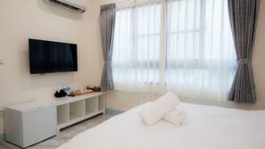 Desk, blackout drapes, free WiFi, linens