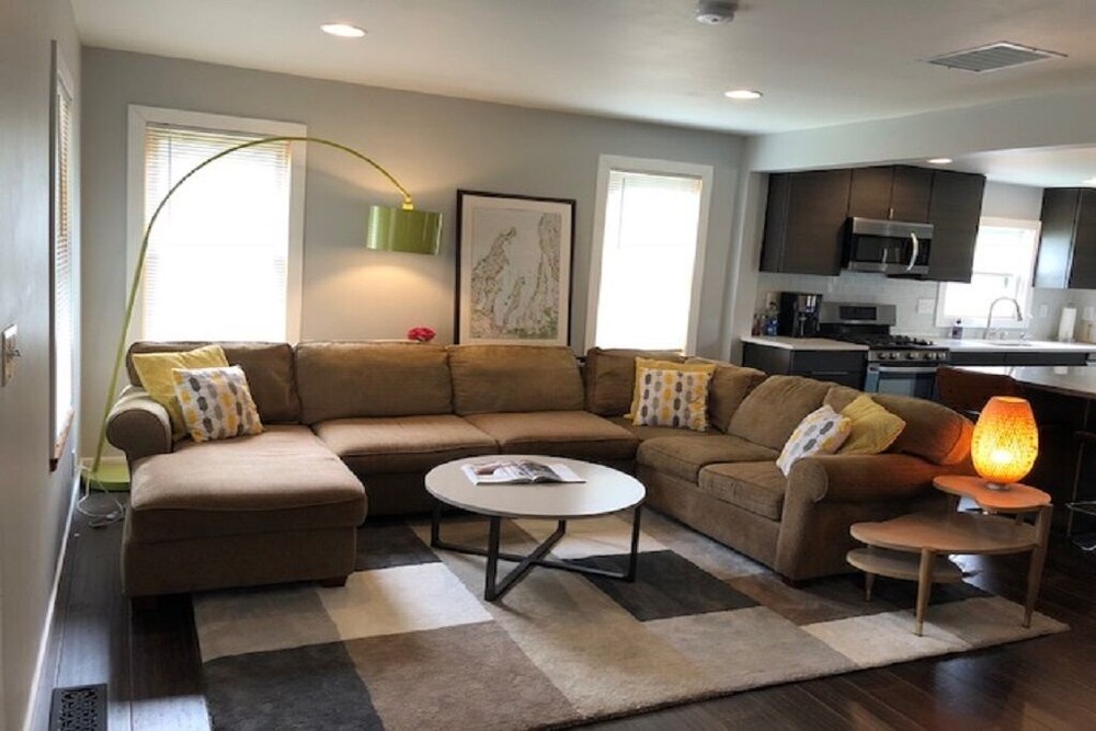 Walking distance to downtown Elk Rapids, Elk Lake and dining Elk