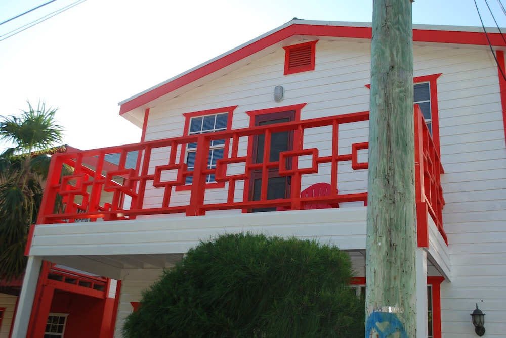 Canuck Cottage Front View In Caye Caulker Hotel Rates Reviews