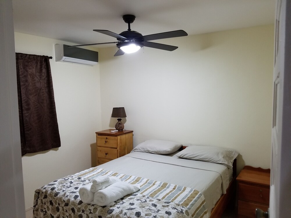 Canuck Cottage Two Bedroom House In Caye Caulker Cheap Hotel