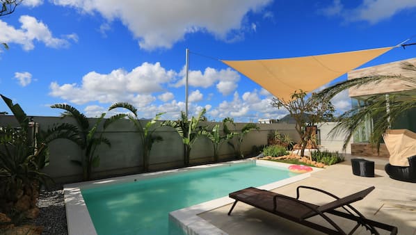8 outdoor pools, pool umbrellas, sun loungers