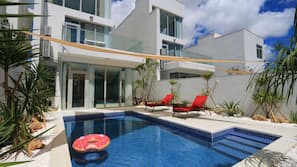 8 outdoor pools, pool umbrellas, sun loungers