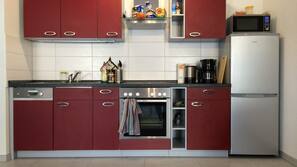 Kühlschrank, Mikrowelle, Herd, Geschirrspüler