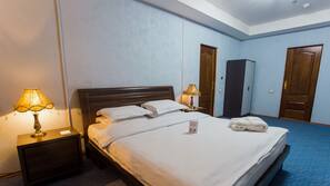 Minibar, in-room safe, desk, iron/ironing board