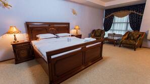 Minibar, in-room safe, desk, iron/ironing board