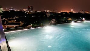 2 outdoor pools, open 8:30 AM to 10 PM, pool loungers
