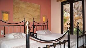 Egyptian cotton sheets, premium bedding, in-room safe