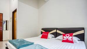 Desk, free WiFi, linens