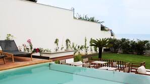 Outdoor pool, open 9:00 AM to 6:30 PM, pool umbrellas, pool loungers