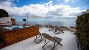 Outdoor spa bath