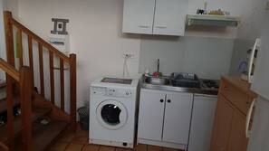 Free cots/infant beds, free WiFi, linens