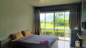 Blackout drapes, rollaway beds, free WiFi