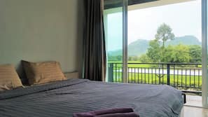 Blackout drapes, rollaway beds, free WiFi