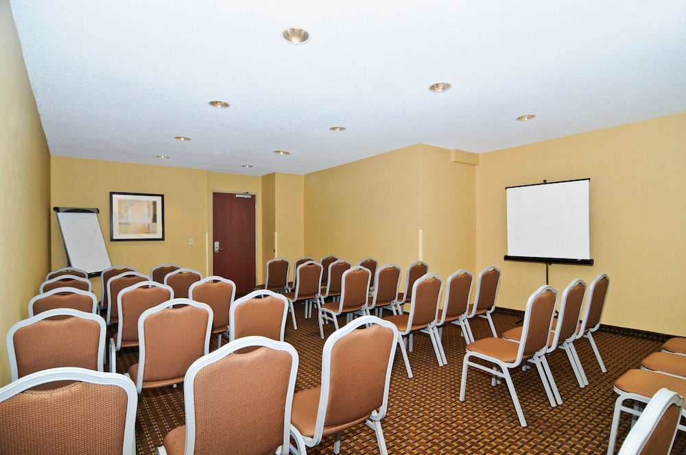 Sleep Inn & Suites Near Joint Base Andrews Washington Area in Upper