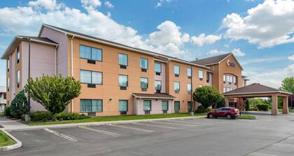 Comfort Inn & Suites Farmington - Victor