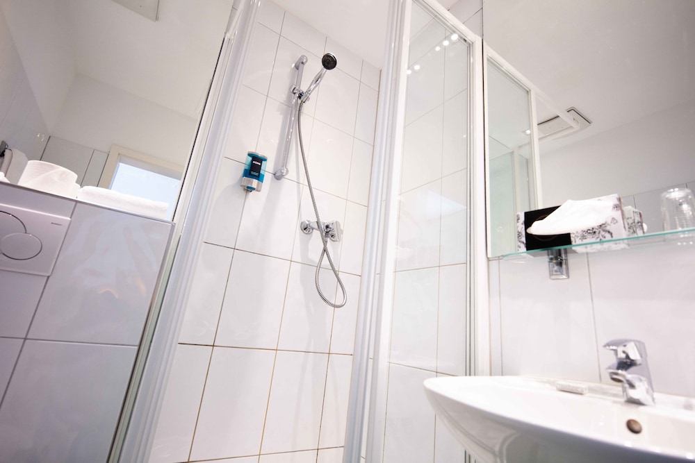 Hotel Graf Zeppelin In Konstanz Hotel Rates Reviews On Orbitz