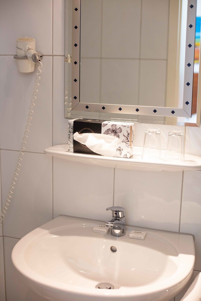 Hotel Graf Zeppelin In Konstanz Hotel Rates Reviews On Orbitz