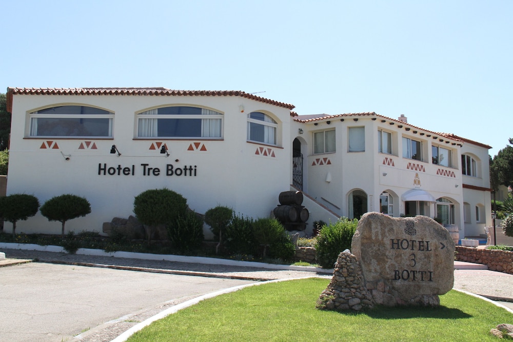 Hotel 3 Botti in Baja Sardinia, Italy
