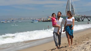 Ubicación a pie de playa, tumbonas, sombrillas y toallas de playa