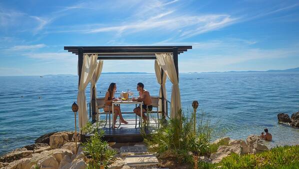 Beach nearby, sun-loungers, beach umbrellas, beach towels