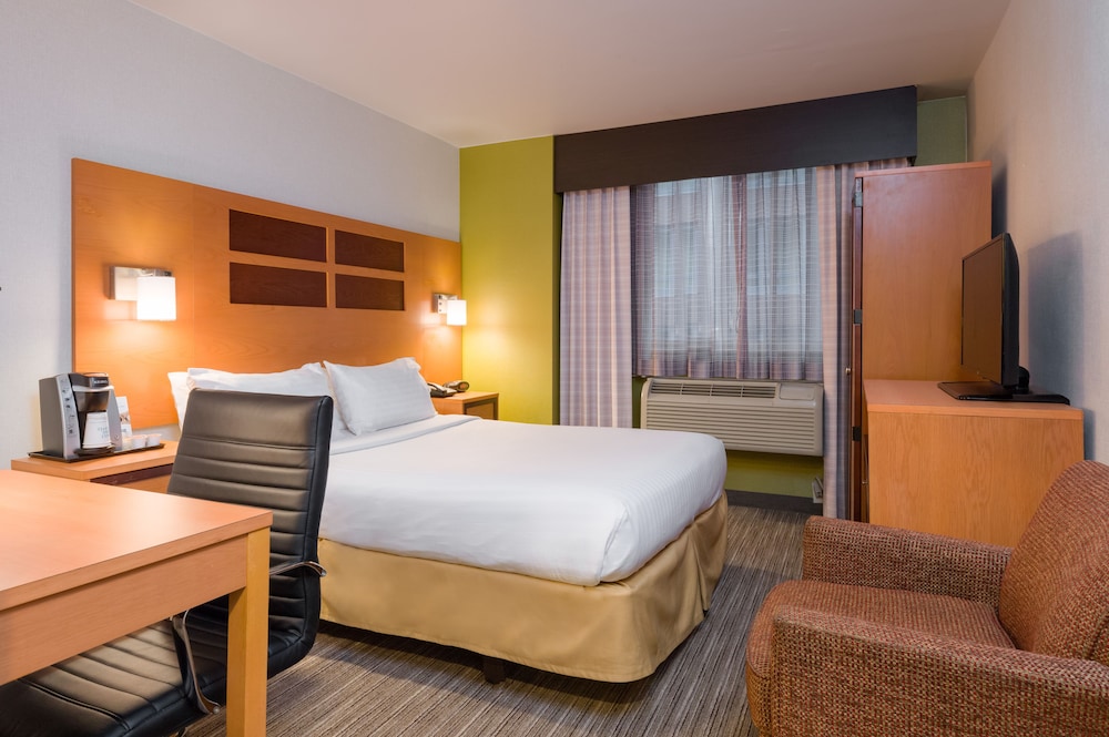 Holiday Inn Express New York City Times Square In Hotel Featured Image