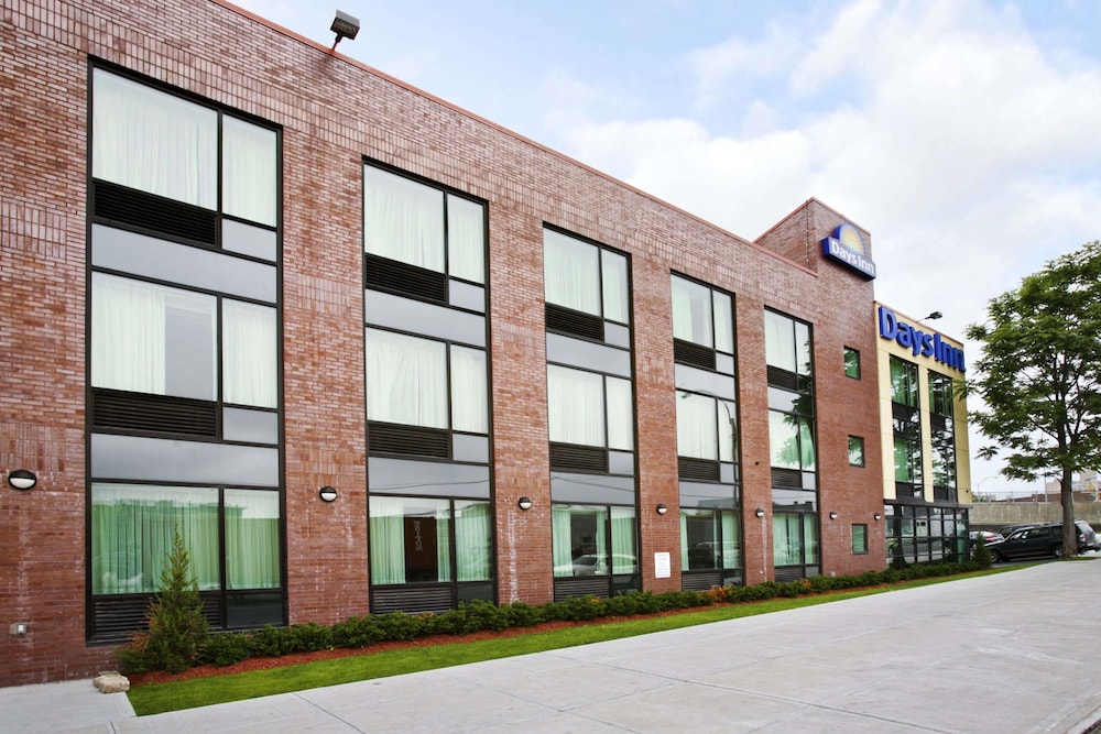Days Inn By Wyndham Bronx Near Stadium In West Hotel Rates Featured Image