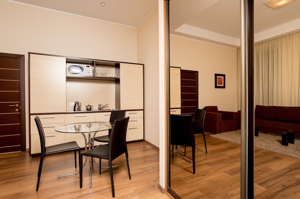 Photo - Senator City Center