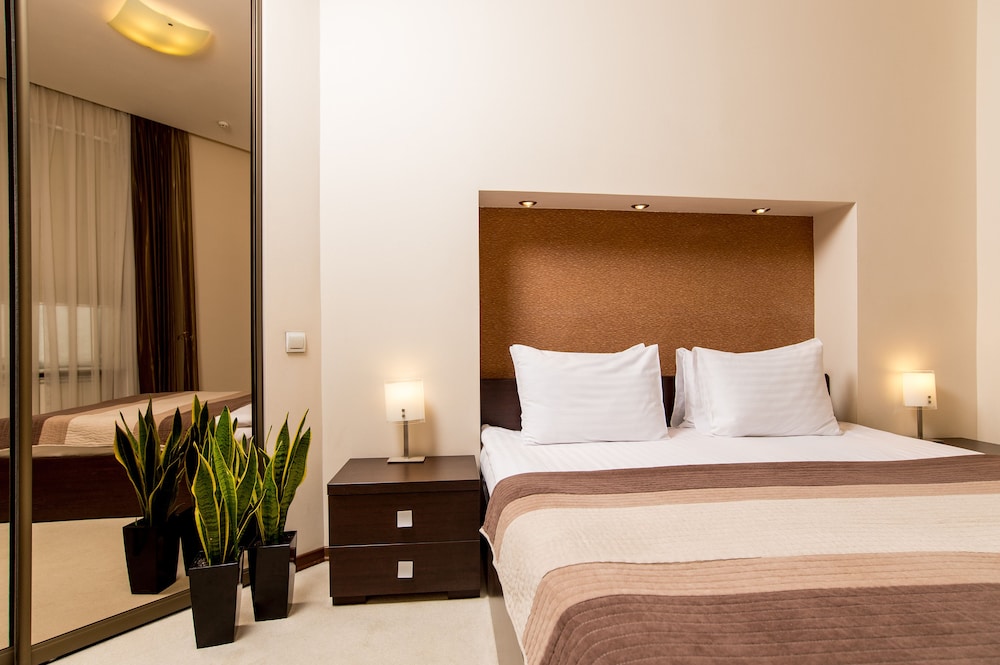 Photo - Senator City Center