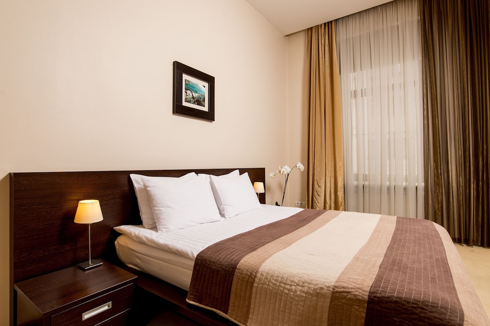 Photo - Senator City Center