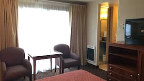 Free WiFi, linens, alarm clocks