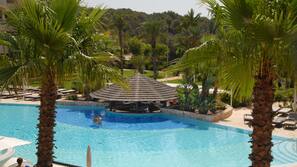 Indoor pool, 2 outdoor pools, pool umbrellas, pool loungers