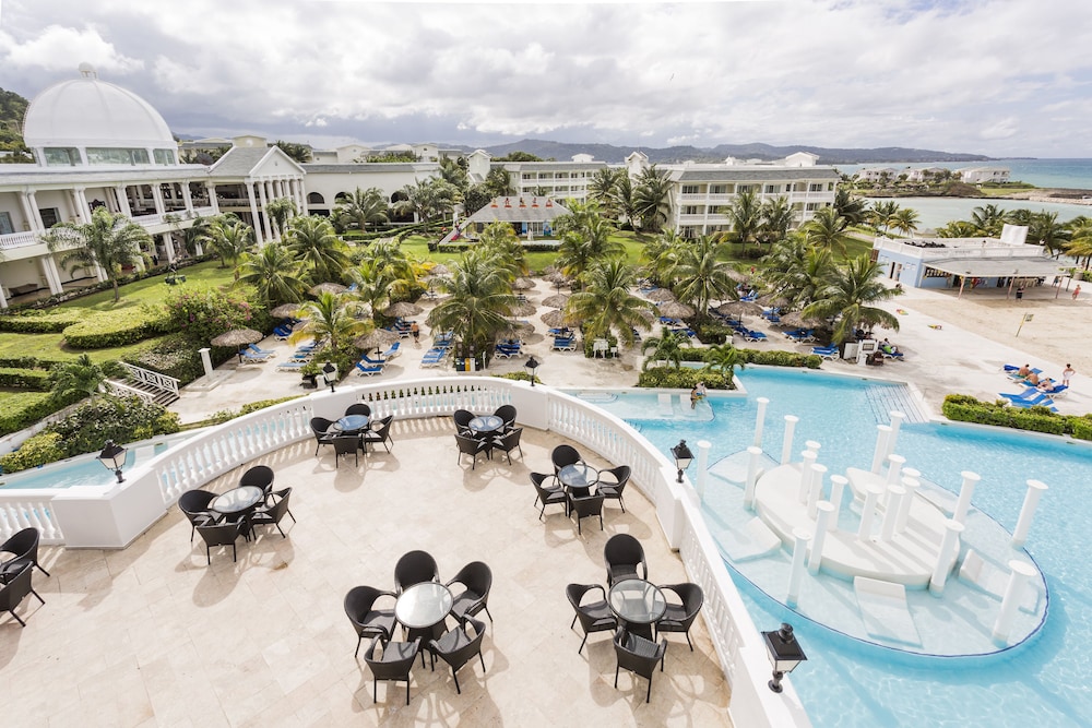grand palladium lady hamilton resort & spa