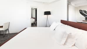 Biancheria da letto di alta qualità, copriletto in piuma, minibar