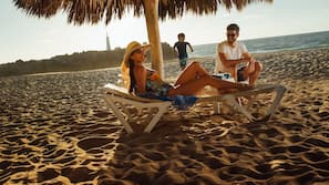 Playa privada cerca, servicio de transporte a la playa y sombrillas