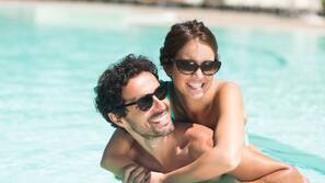 5 outdoor pools, pool umbrellas, sun loungers