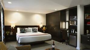 Premium bedding, Tempur-Pedic beds, in-room safe, desk