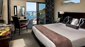 Premium bedding, Tempur-Pedic beds, in-room safe, desk