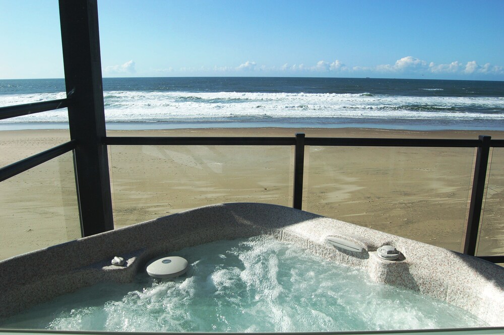 Room, Beachfront Manor Hotel