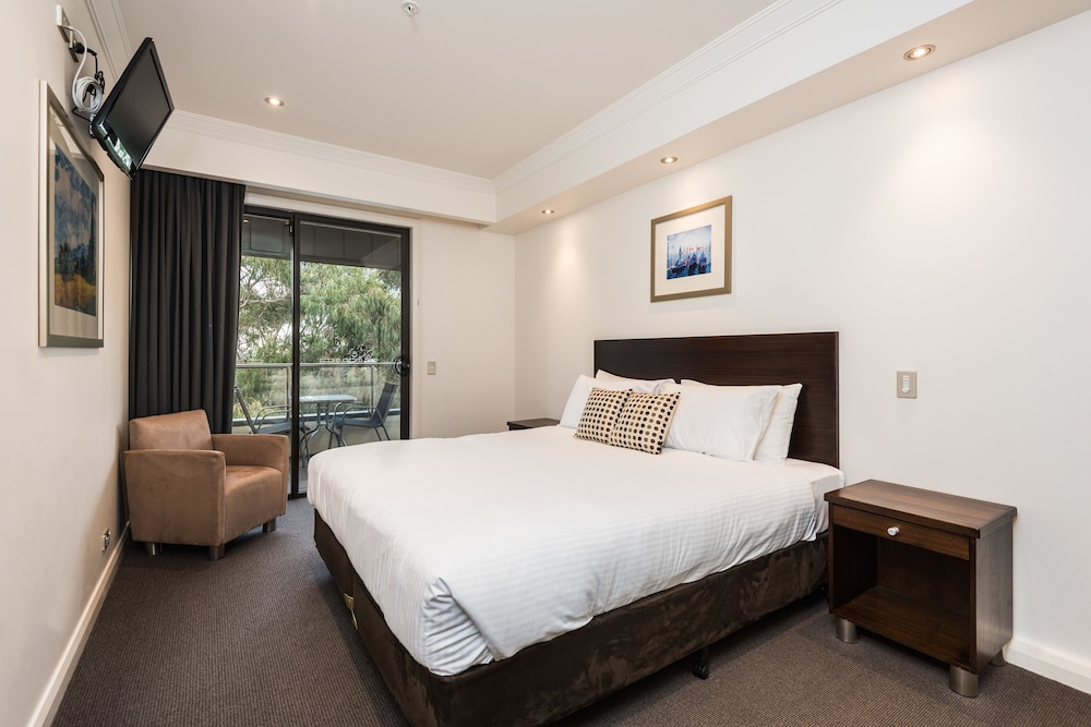 The Esplanade Resort and Spa in Lakes Entrance Best Rates & Deals on