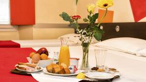 Minibar, in-room safe, individually decorated, individually furnished